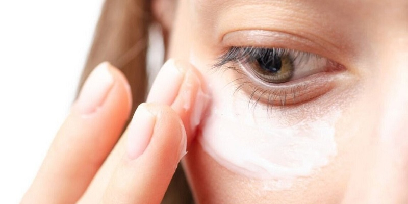 Sunken Eyes Treatment: Causes, Severity Levels & Best Solutions to Restore a Youthful Look 3 how to fix sunken eyes at home