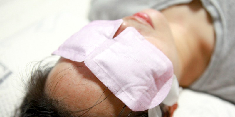 Cách chườm nóng sau khi cắt mí và các phương pháp giúp mắt nhanh lành 1 Cách chườm nóng sau khi cắt mí