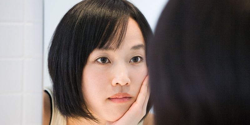 vì sao có nếp nhăn dưới mắt