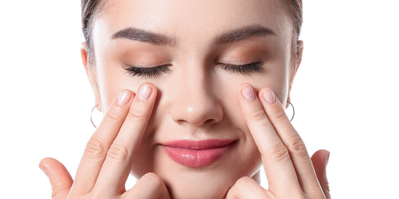 Tổng hợp các cách làm giảm mỡ mí mắt trên tại nhà và spa 2 cách làm giảm mỡ mí mắt trên