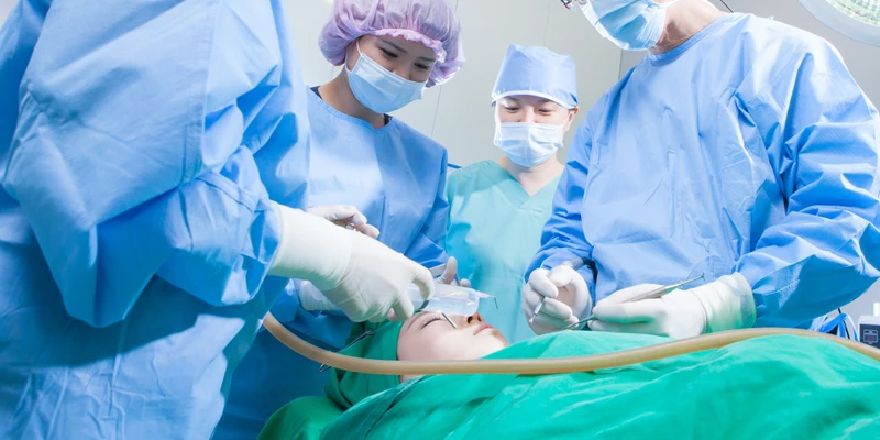 Phẫu thuật thẩm mỹ kéo căng da mặt: phương pháp, quy trình, chi phí, ưu nhược điểm là gì 2 phẫu thuật thẩm mỹ kéo căng da mặt