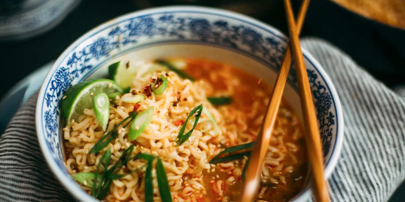 Gợi ý thực đơn cho người mới nâng mũi và những đại kỵ cần tránh 6 sau khi nâng mũi có được ăn mì tôm không