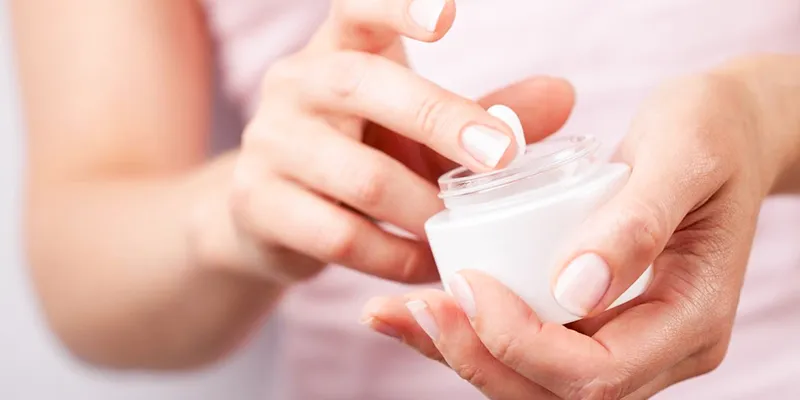 Có Nên Làm Hồng Vùng Kín Không? 3 Có nên làm hồng vùng kín bằng kem dưỡng không