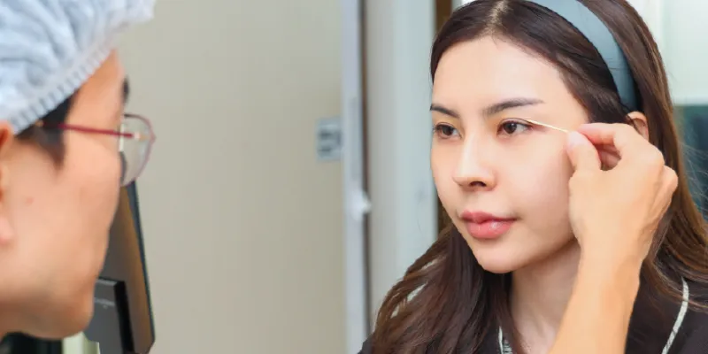 Bóc mỡ mắt có nguy hiểm không? 5 bóc mỡ mắt có nguy hiểm không