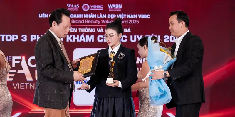 Bóc mỡ mắt có nguy hiểm không? 6 bóc mỡ mắt có nguy hiểm không