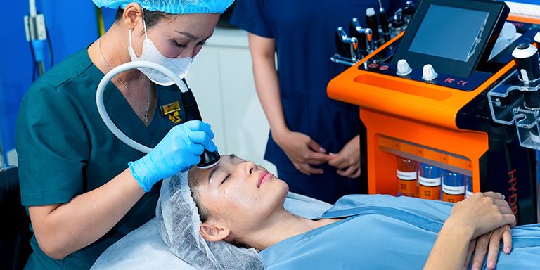 điều trị da bị nhiễm corticoid